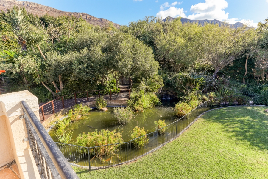 7 Bedroom Property for Sale in Zwaanswyk Western Cape